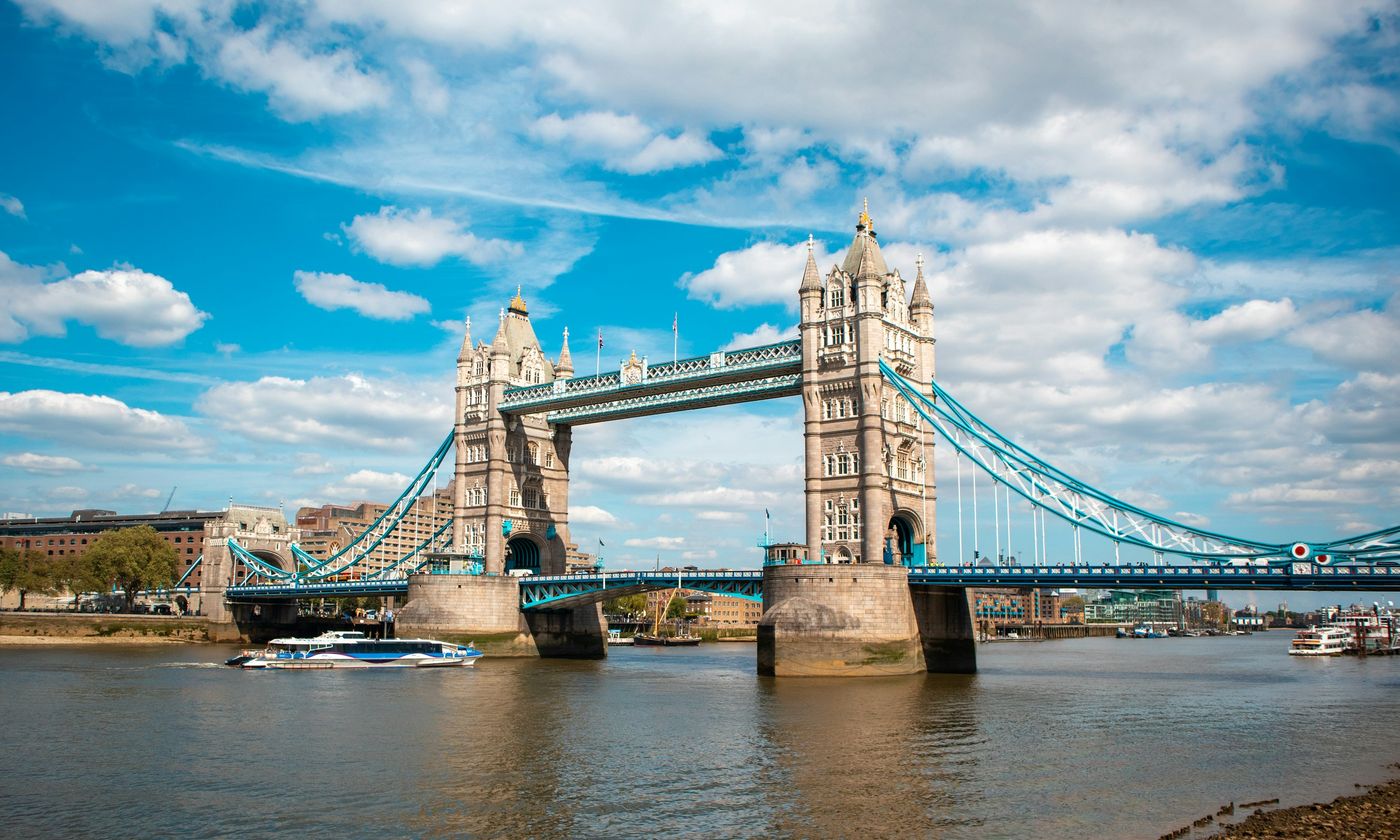Die Tower Bridge über der Themse